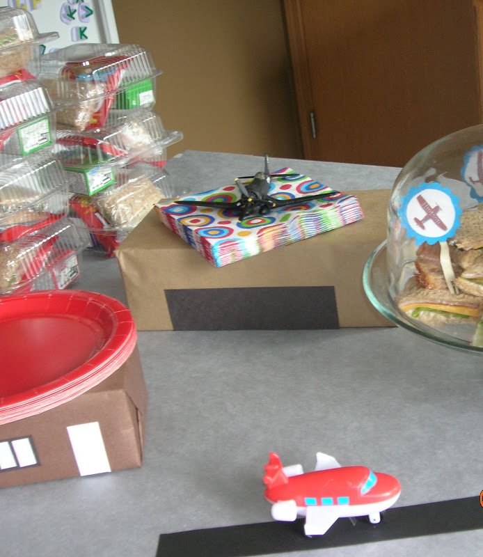 airplane party lunch counter