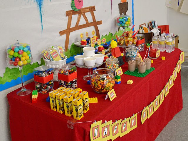 LEGO party dessert table 2
