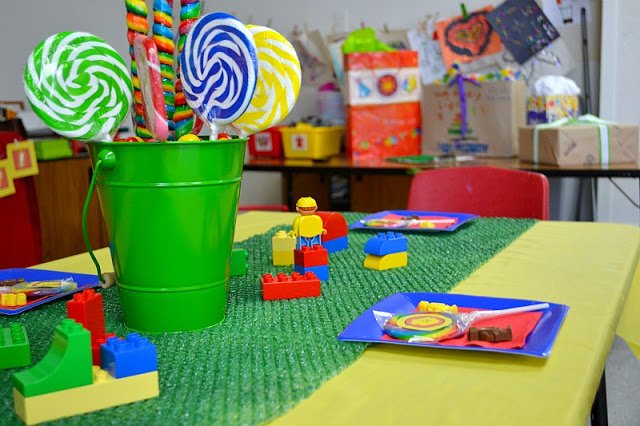 LEGO party guest table