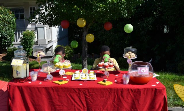 Tuesday Tip/Real Party – Summer Entertaining/Lemonade Stand