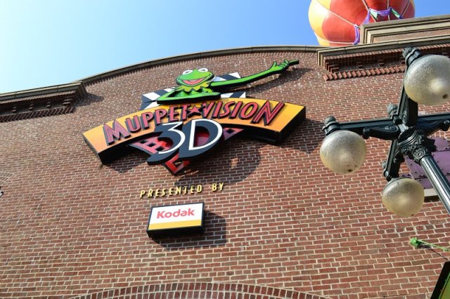 Fiesta Friday – It’s Time To Play The Music, It’s Time To Light The Lights