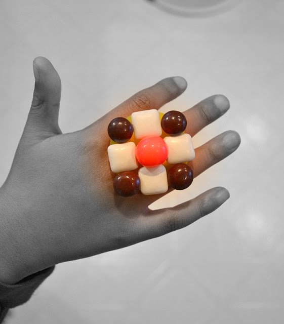 Candy ring with Ring Pop base