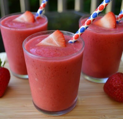 Strawberry Smoothies With Lucky Leaf