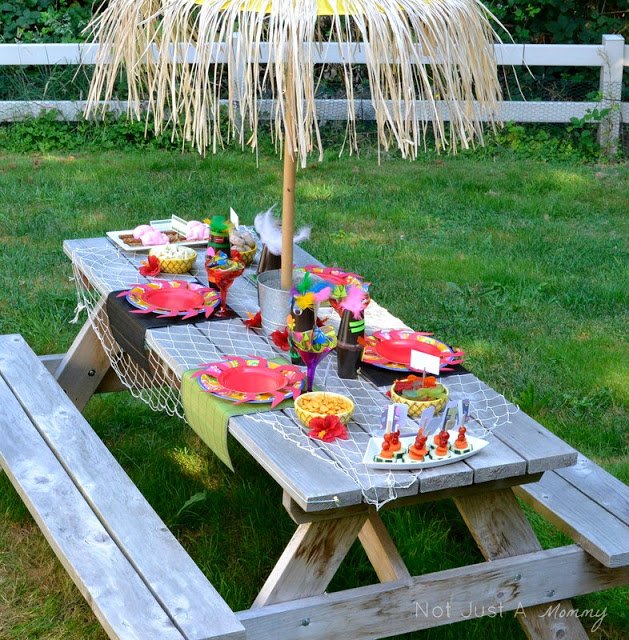 Aloha To Summer Party kids table