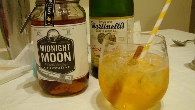 Drink Of The Week – Midnight Moon Apple Pie Moonshine