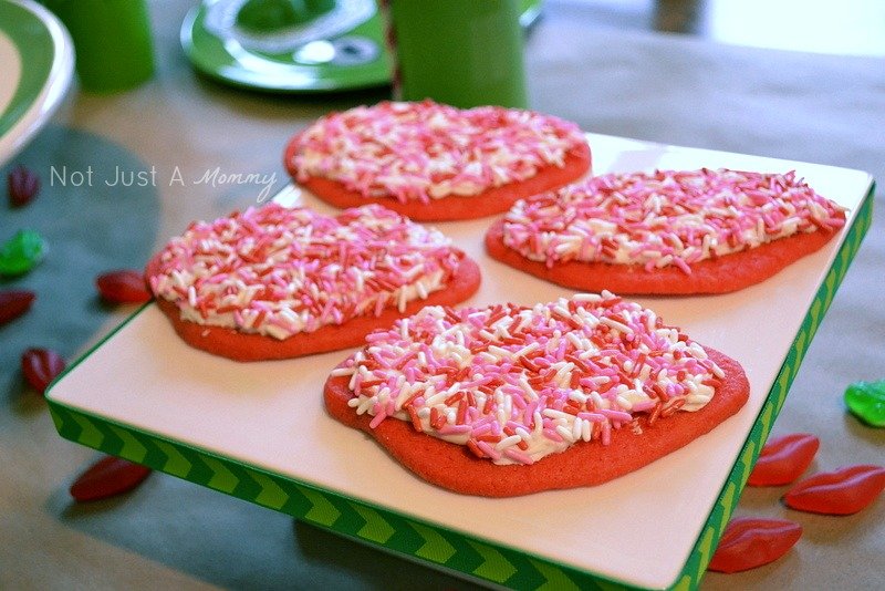 Kiss Me I'm Green Kermit The Frog Valentine's Day/St. Patrick's Day party lip cookies