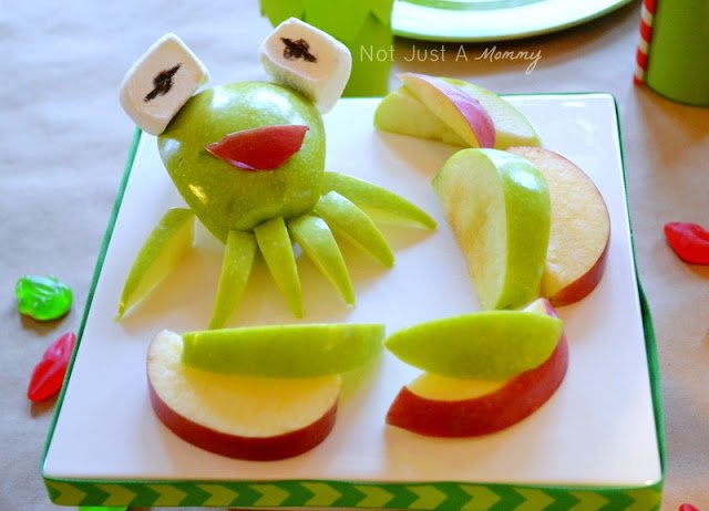 Kiss Me I'm Green Kermit The Frog Valentine's Day/St. Patrick's Day party apples