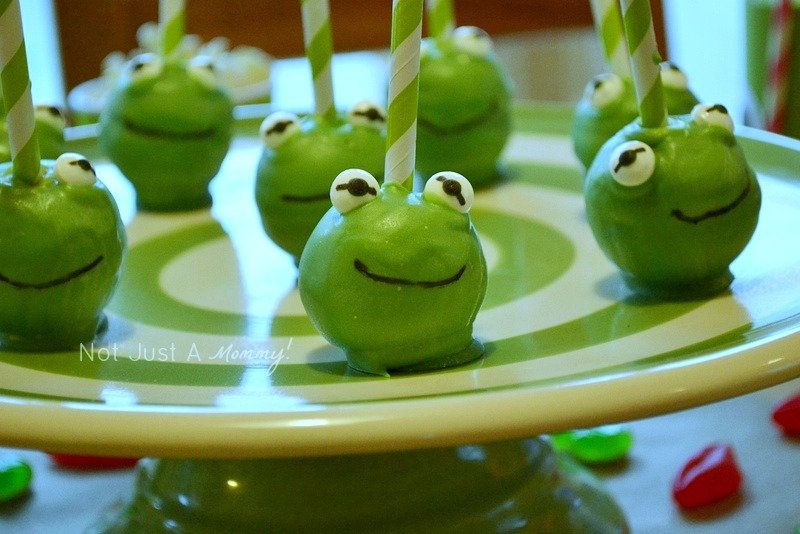 Kiss Me I'm Green Kermit The Frog Valentine's Day/St. Patrick's Day party cake pops
