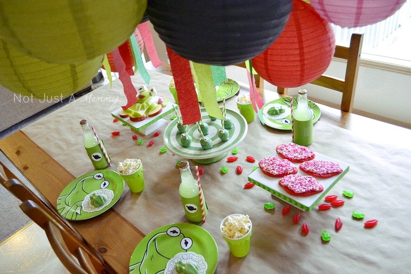 Kiss Me I'm Green Kermit The Frog Valentine's Day/St. Patrick's Day party table 2