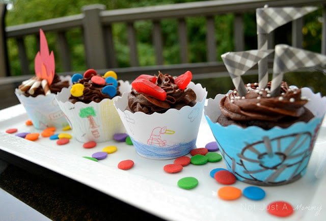 Back to school @bellacupcakeco blog party cupcakes