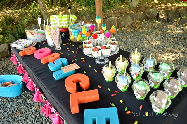 Pop Up Popsicle Party table side view