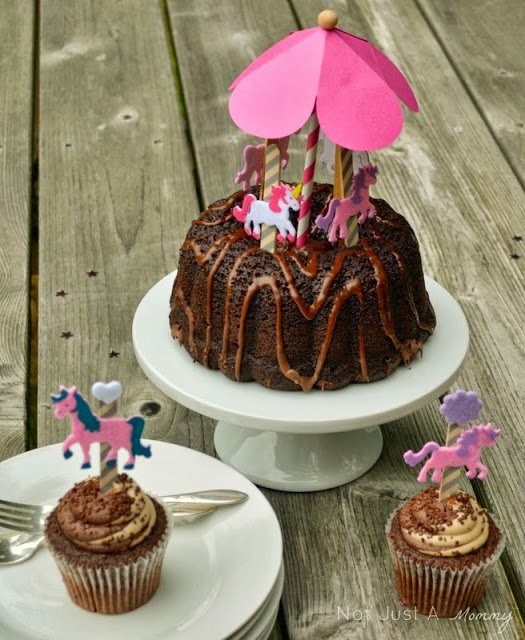DIY carousel cake topper with cupcake toppers
