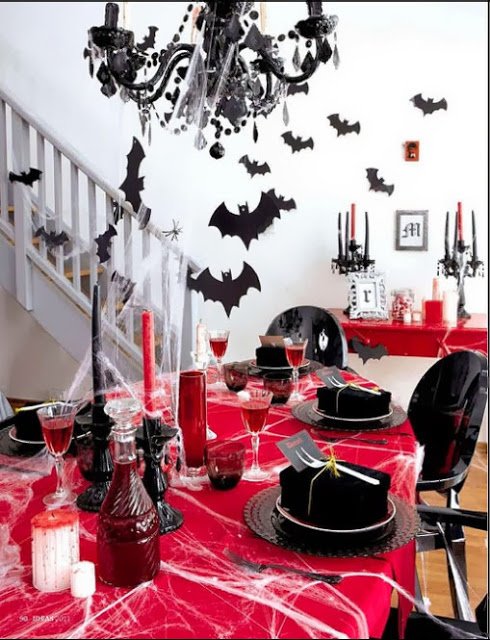 Vampire Bite Night party table idea