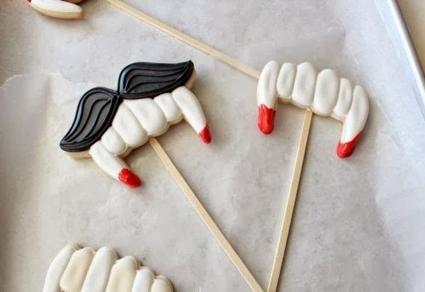 Vampire Bite Night fang cookies