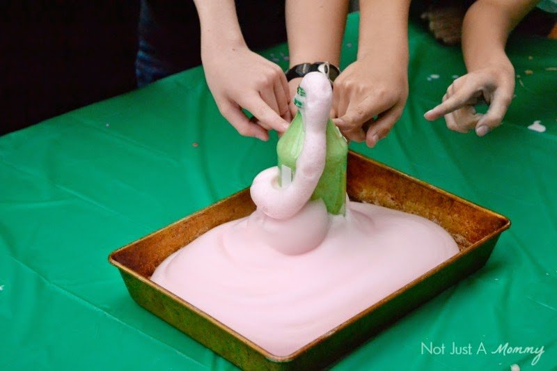 Real Party – Mad Scientist’s Lab: Elephant’s Toothpaste and Building Molecules