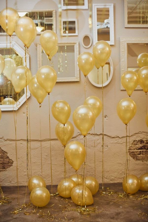 Quick And Stylish Oscars Viewing Party Decorating Ideas; wall of balloons