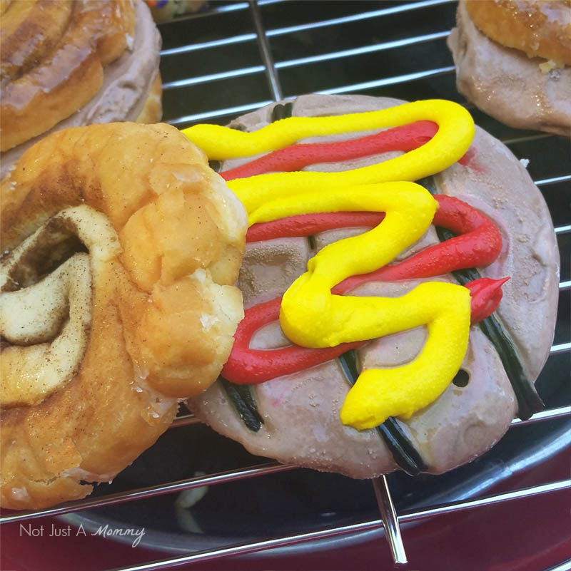 Make BBQ Ice Cream Treats With @BlueBunnyIC; hamburger ice cream 