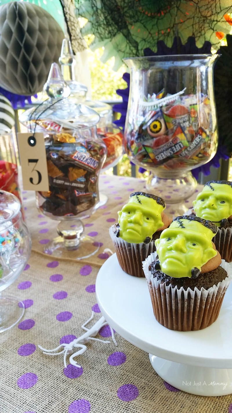 BOO It Forward Party cupcakes