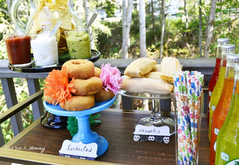 Serve a variety of easy to eat foods at your Día De Los Muertos Crafternoon Party