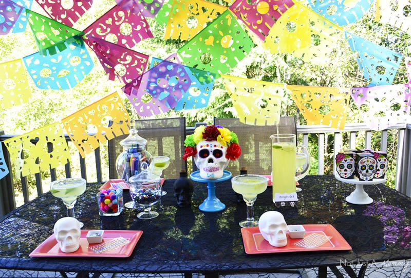 Día De Los Muertos Crafternoon Party table