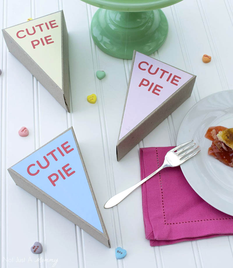 Download my free Valentine's Day labels for A La Modo pie slice boxes