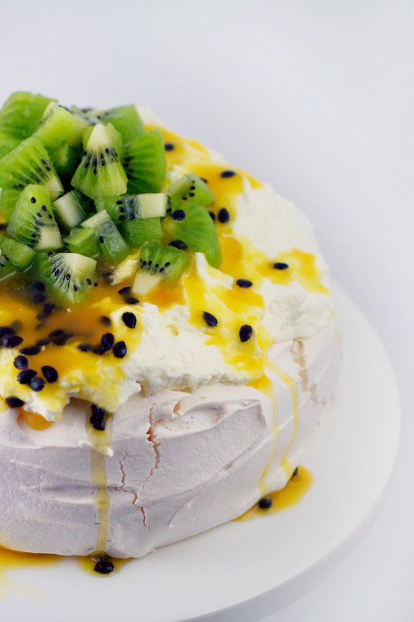 9 chic kiwi recipes and crafts to try: kiwi pavlova