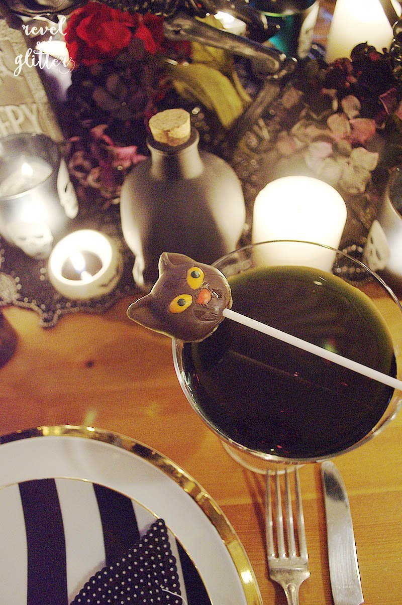 Spooky Chic Halloween table; cocktail