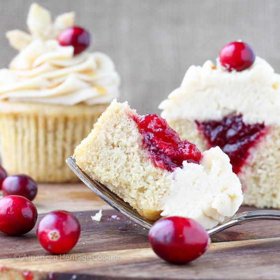 Thanksgiving in Cranberry cupcakes