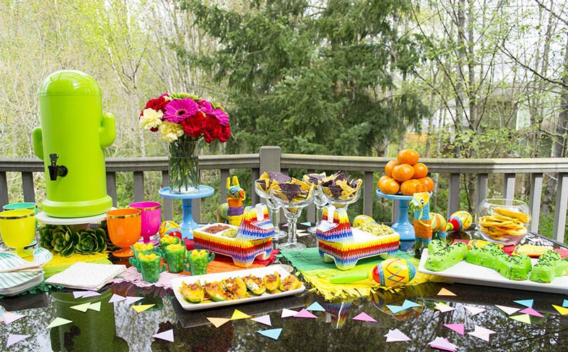 Get ready for Cinco de Mayo with my cactus inspired table!