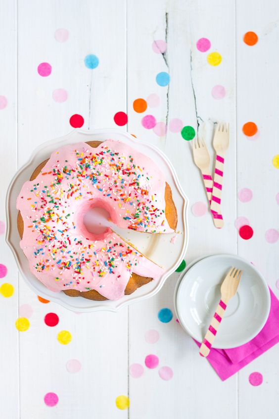 11 Favorite Foods Party Ideas; doughnut cake