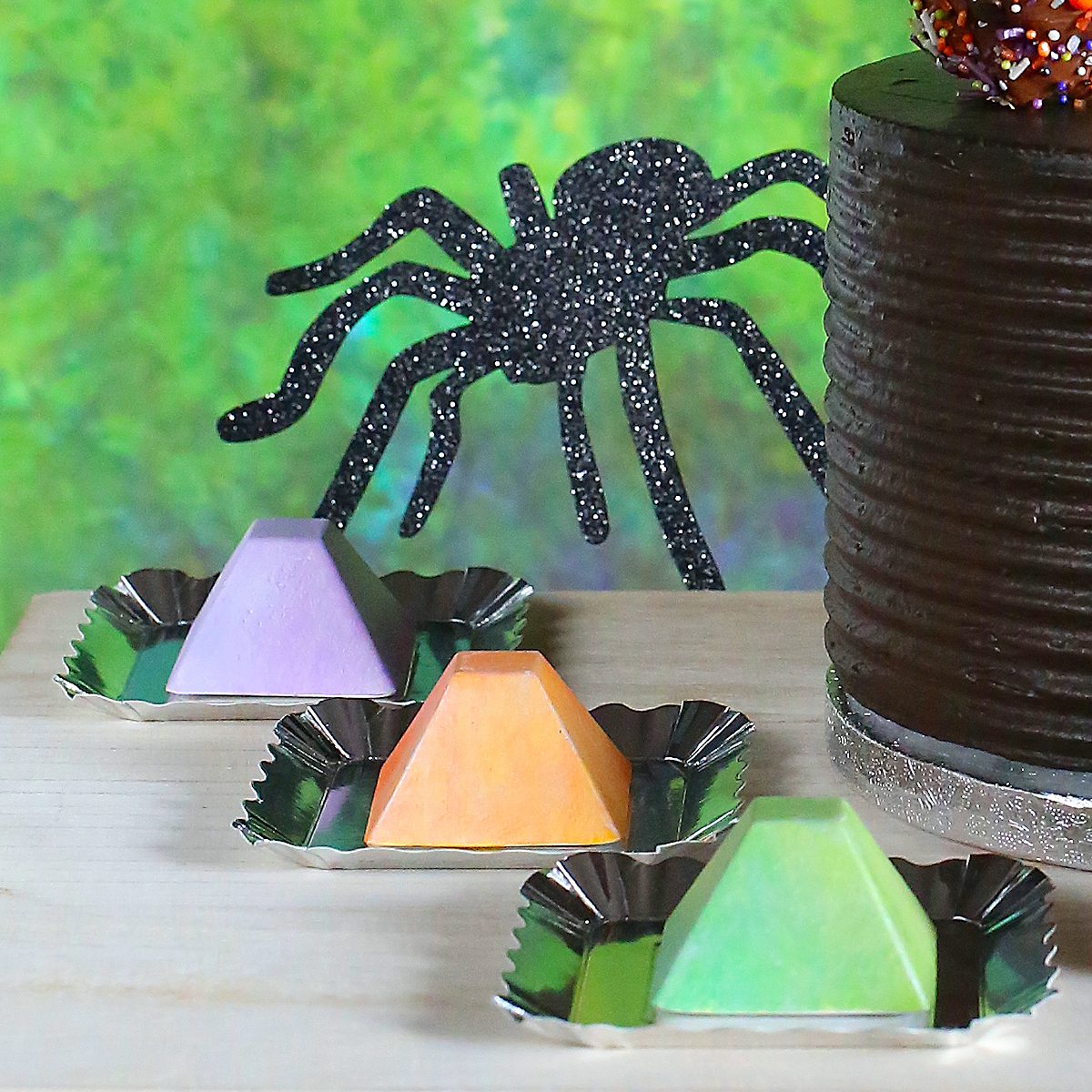 Easy Halloween party ideas with Bakers Party Shop; DIY candy