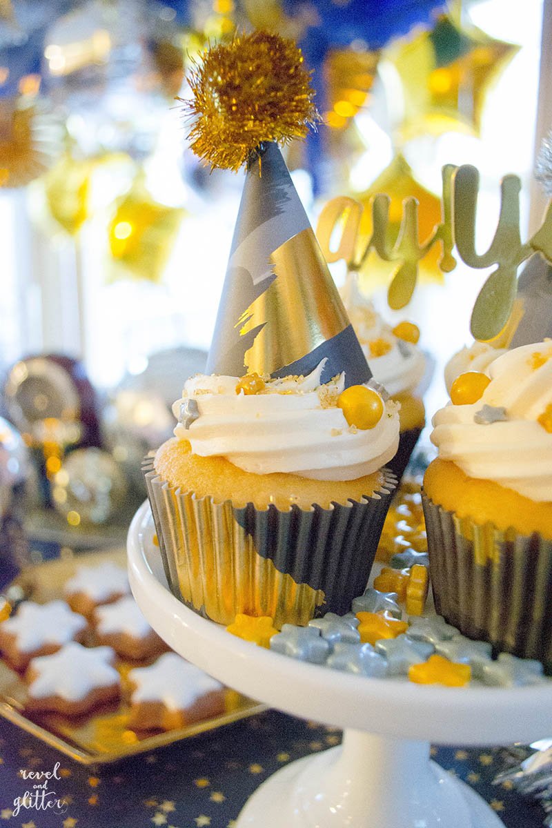 Navy, gold and silver New Year's Eve party; cupcakes