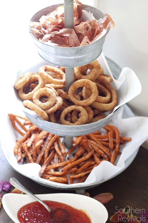 10 Hot Party Trends for 2018; comfort food bars