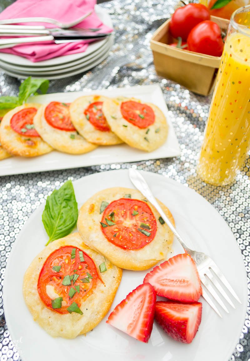 Create a gluten-free brunch with Simply Pulp Free Orange Juice! caprese pizza setting