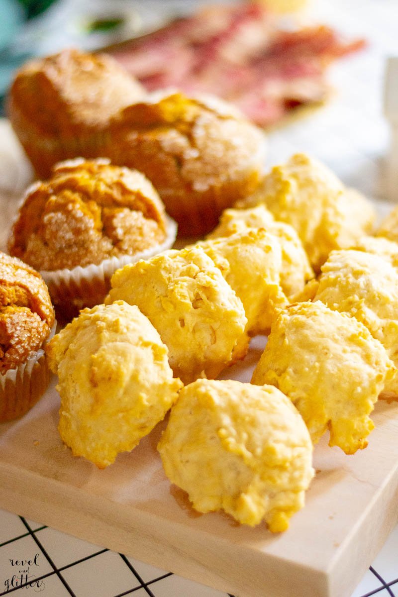 Tips To Hosting Brunchgiving with Kaukauna; Cheesy Drop Biscuits