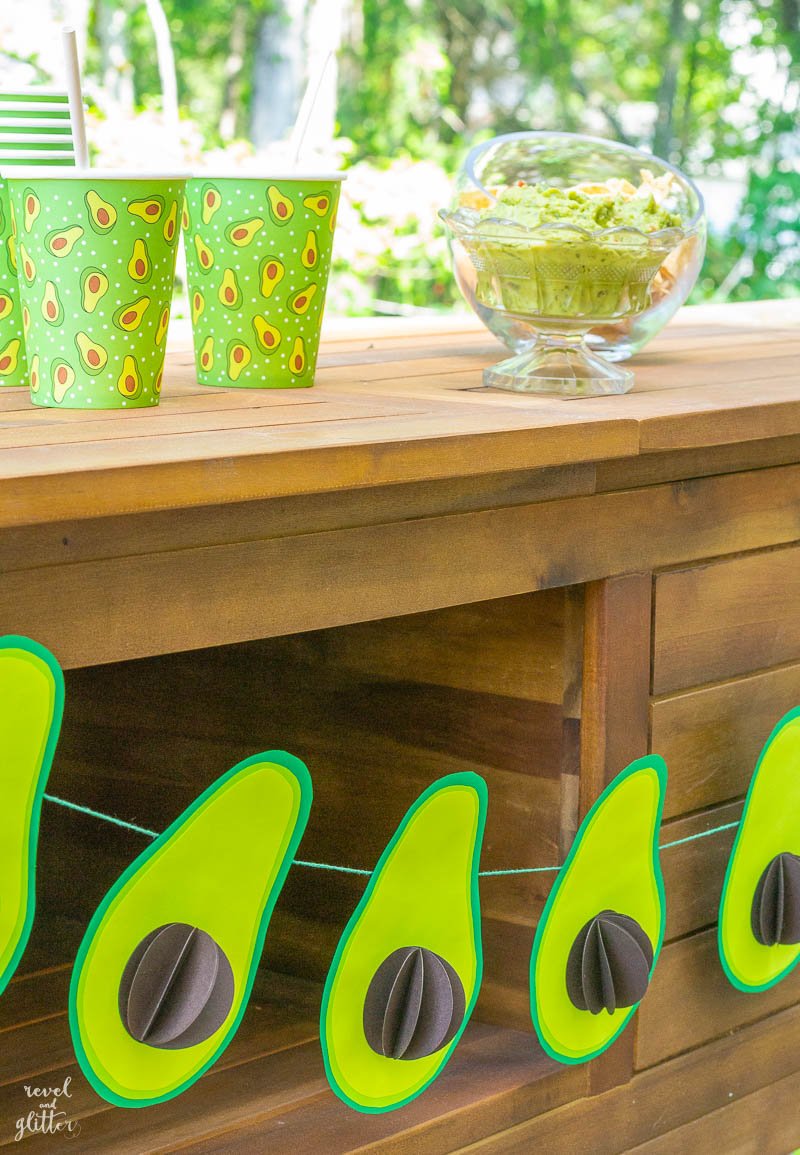 Paper avocado garland; side